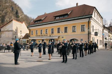 PROMENADNI NASTOP MESTNE GODBE KAMNIK